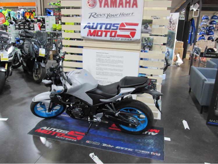 YAMAHA 320 MT 03